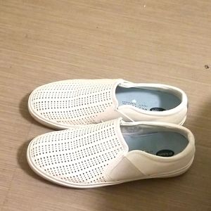 Slip ons